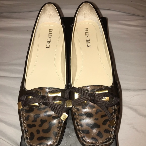 Ellen Tracy Brown Flats - Picture 2 of 5
